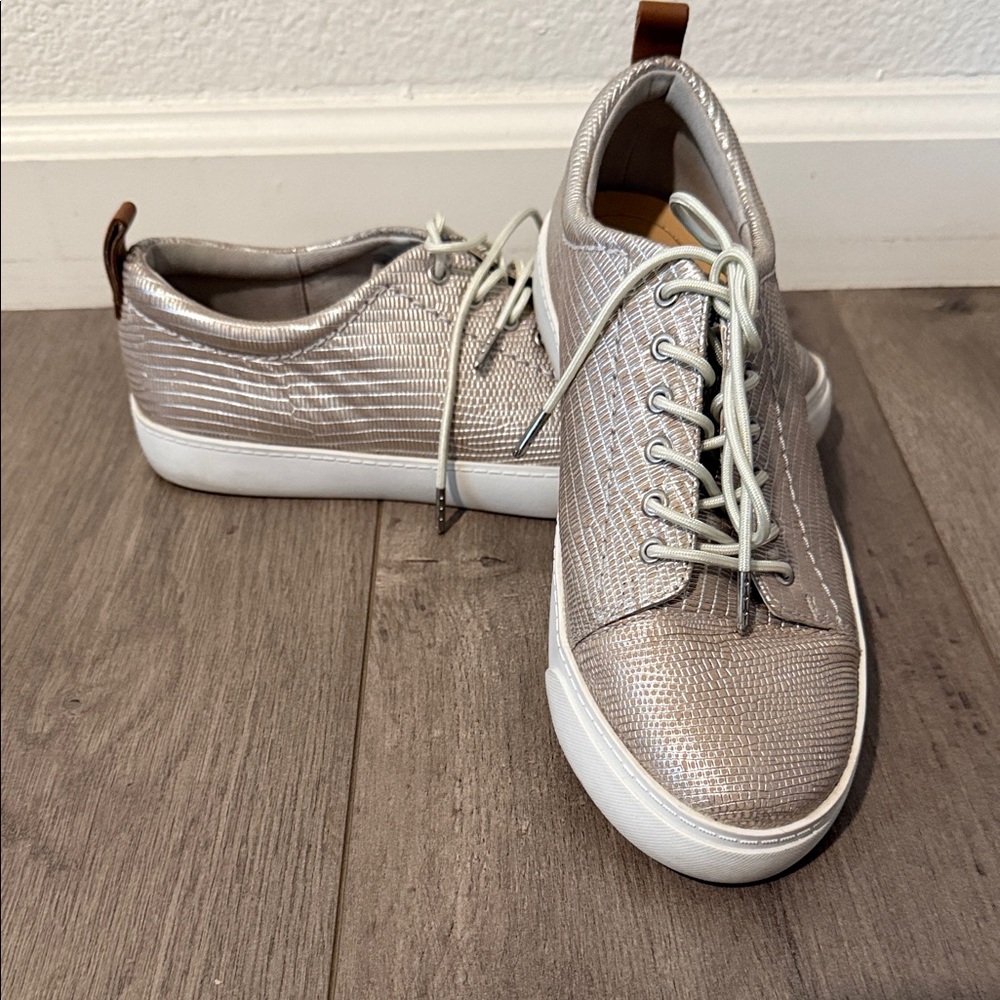 Clark’s Metallic Textured Sneakers Size 7